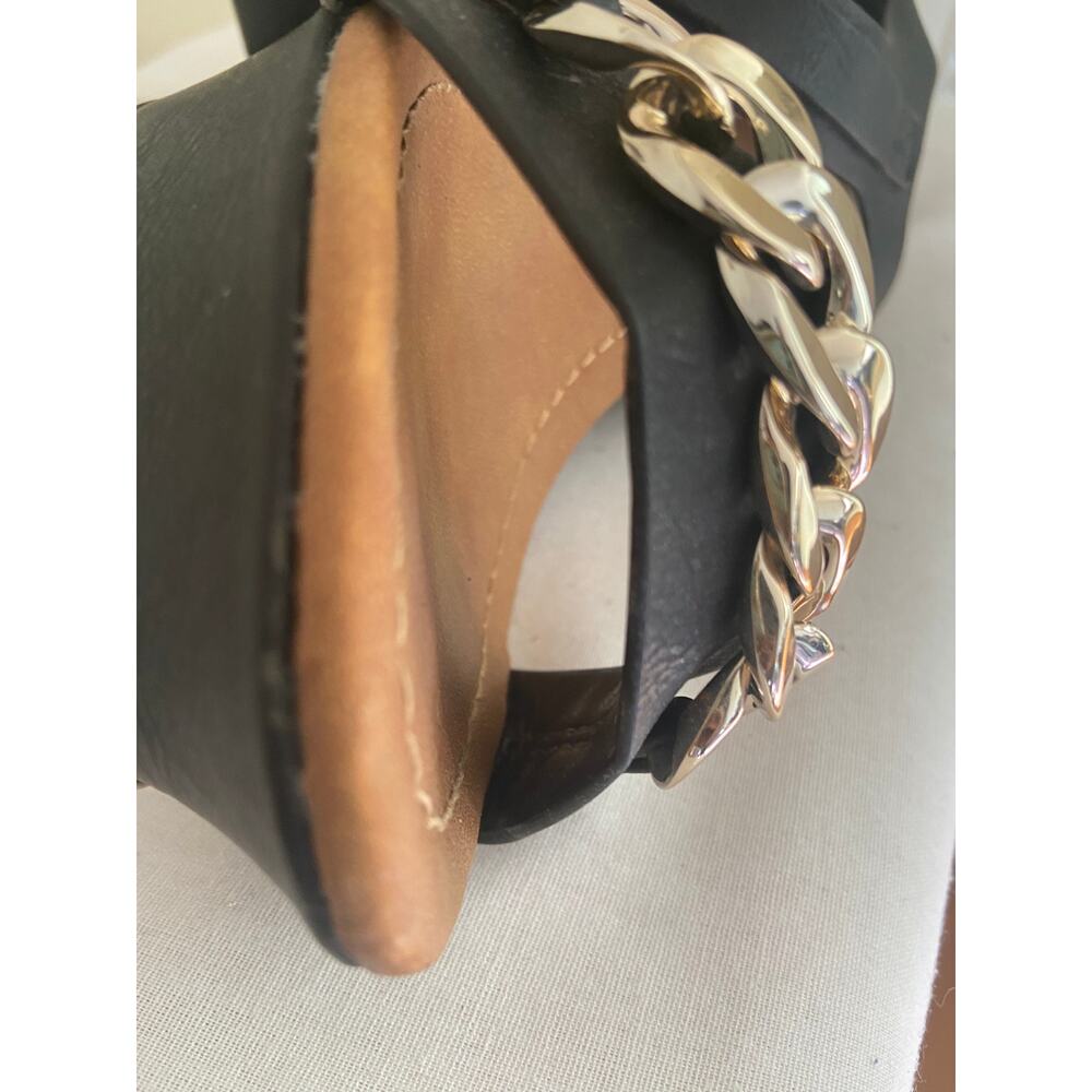 Black wedge platform w gold chain detail - Picture 8 of 9